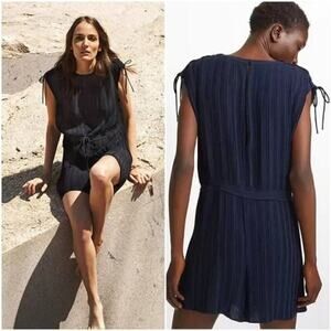 CLUB Monaco Navy Viga Pleated Tie-Shoulder Romper size 2